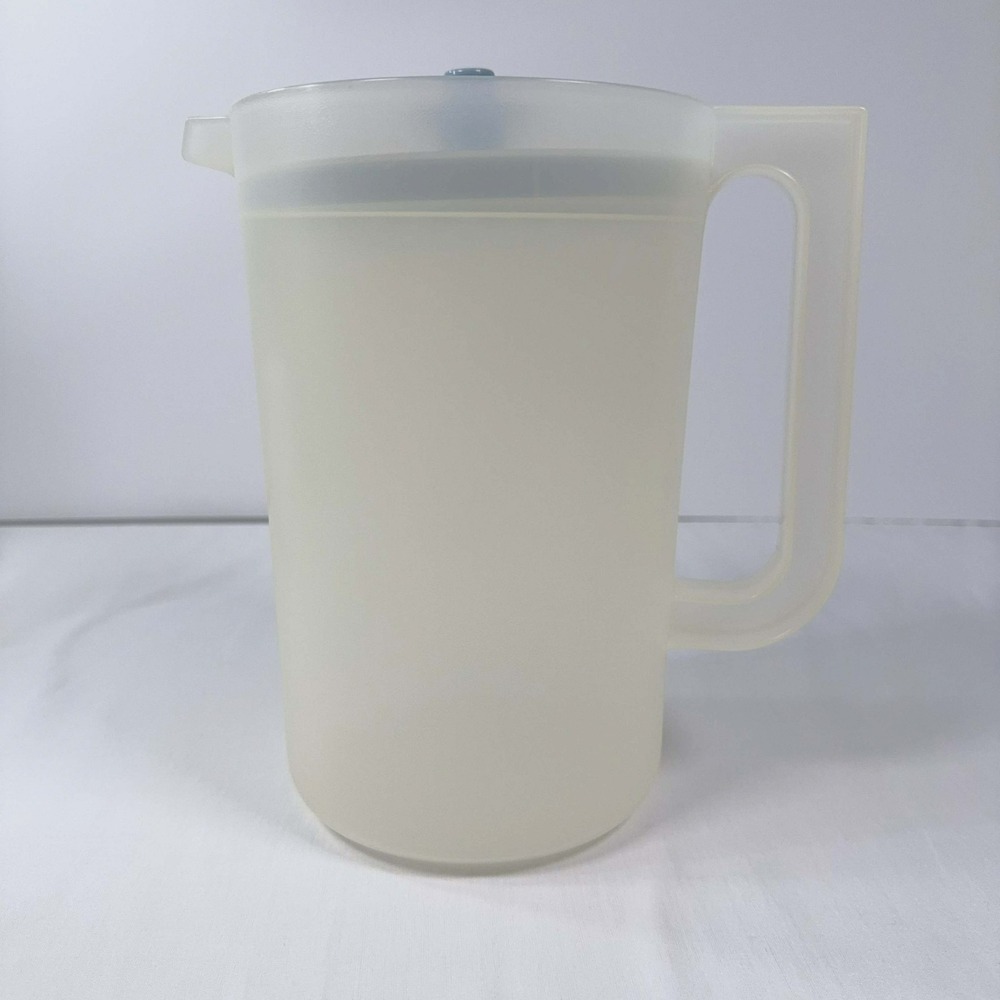 Vintage Tupperware Frosted Pitcher Blue Push Button Lid 802-2 1676-4